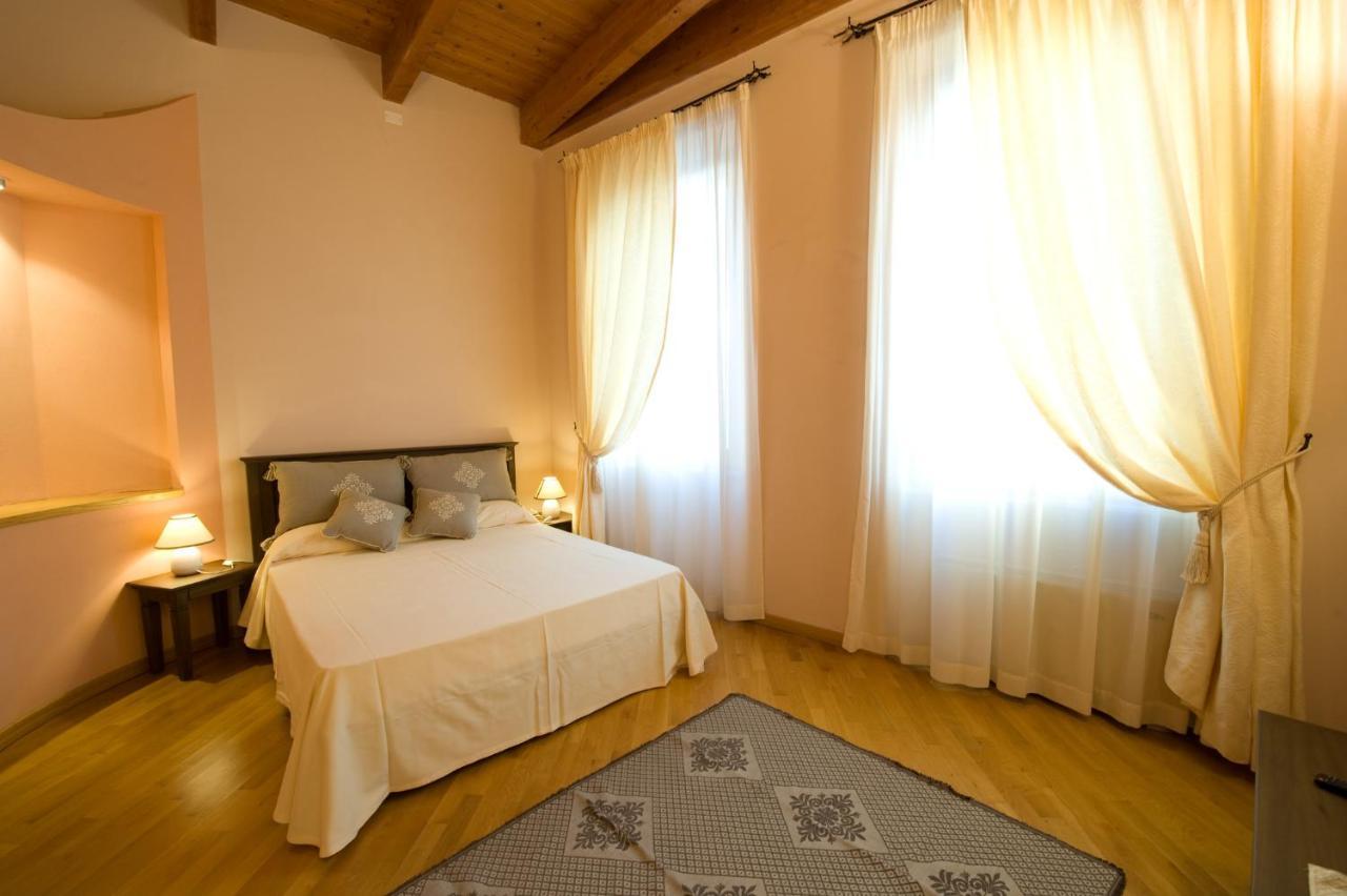 Piazza Azuni 18 Guest House ساساري المظهر الخارجي الصورة