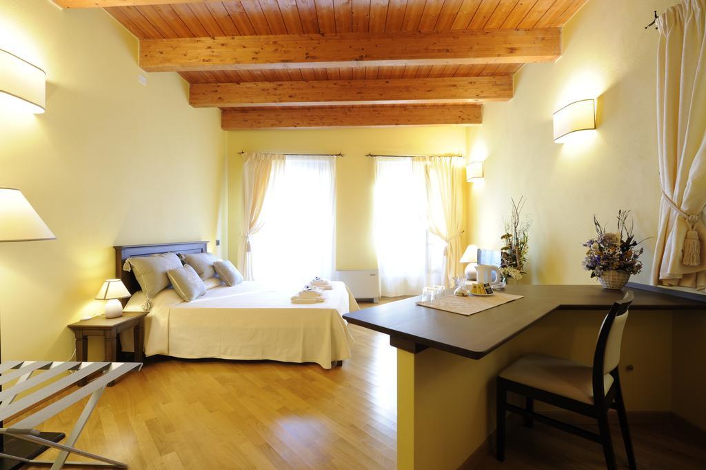 Piazza Azuni 18 Guest House ساساري المظهر الخارجي الصورة