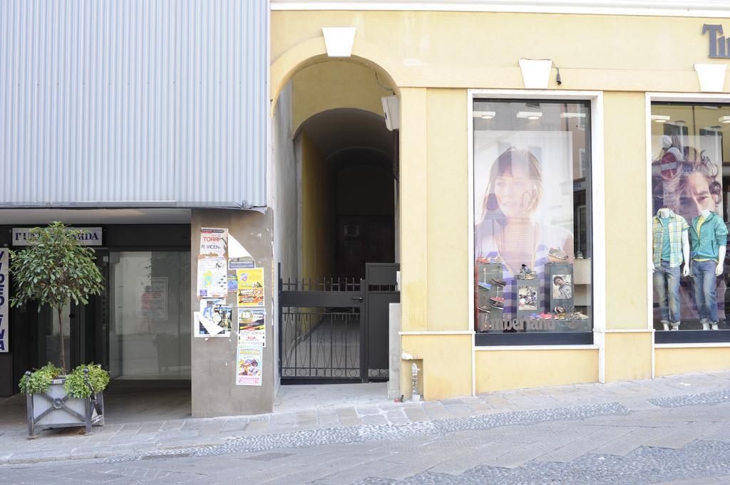 Piazza Azuni 18 Guest House ساساري المظهر الخارجي الصورة