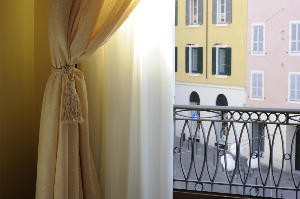Piazza Azuni 18 Guest House ساساري المظهر الخارجي الصورة