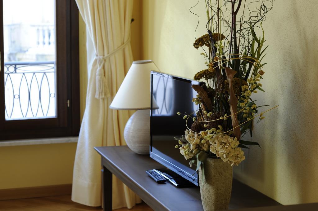 Piazza Azuni 18 Guest House ساساري المظهر الخارجي الصورة