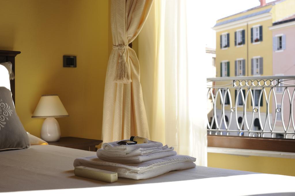 Piazza Azuni 18 Guest House ساساري المظهر الخارجي الصورة