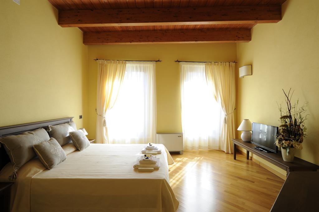 Piazza Azuni 18 Guest House ساساري المظهر الخارجي الصورة