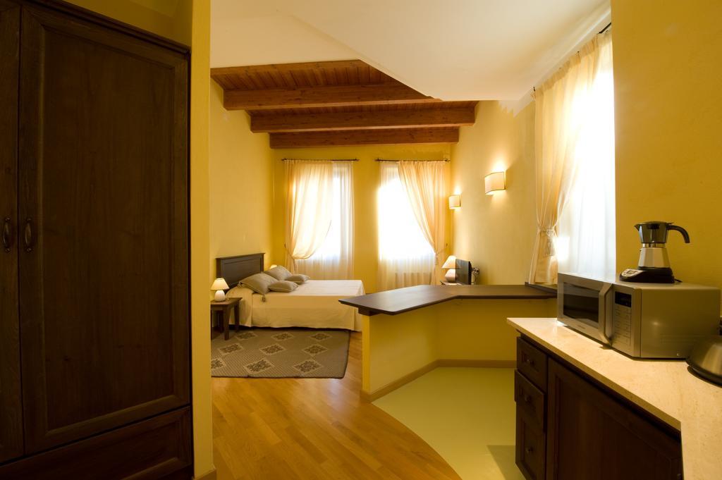 Piazza Azuni 18 Guest House ساساري الغرفة الصورة
