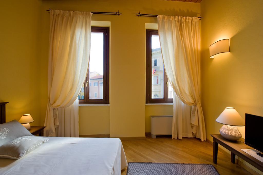 Piazza Azuni 18 Guest House ساساري الغرفة الصورة