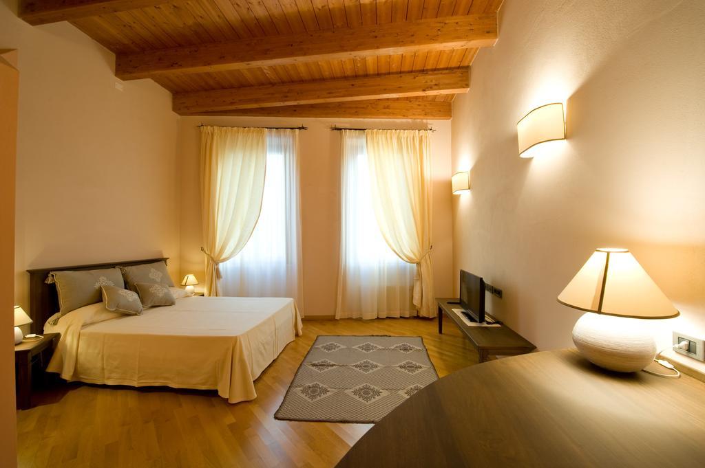 Piazza Azuni 18 Guest House ساساري الغرفة الصورة