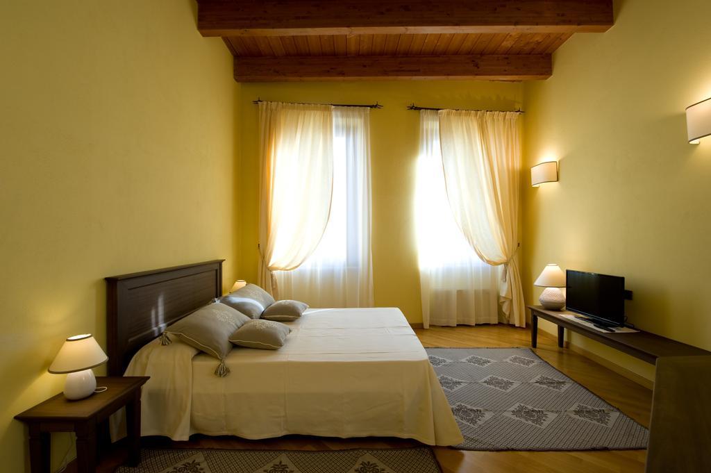 Piazza Azuni 18 Guest House ساساري الغرفة الصورة